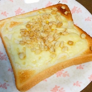 朝食に☆フルグラチーズトースト